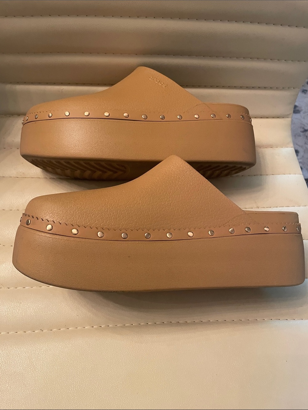 CROCS Platform Classic Tan  Clogs - Picture 5 of 9